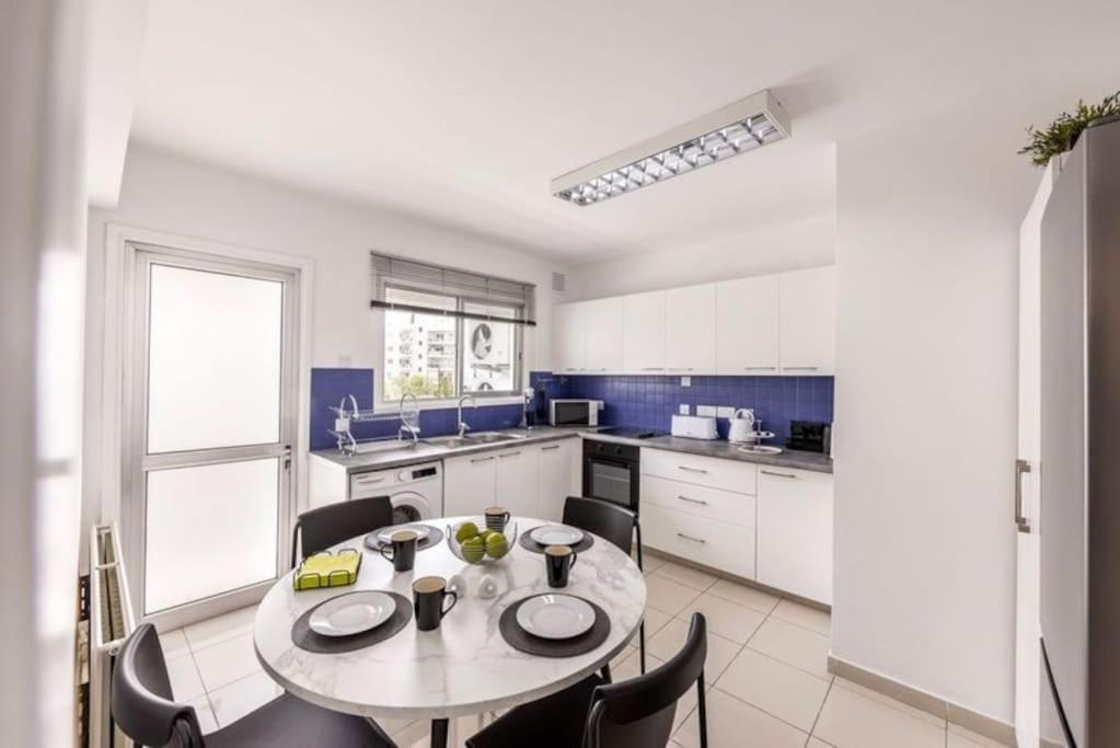 Apartament Luxurious Bright & Stylish 2Br With Office In Nikozja Zewnętrze zdjęcie