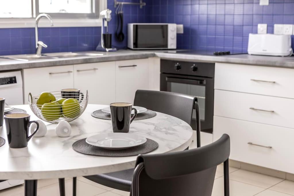 Apartament Luxurious Bright & Stylish 2Br With Office In Nikozja Zewnętrze zdjęcie