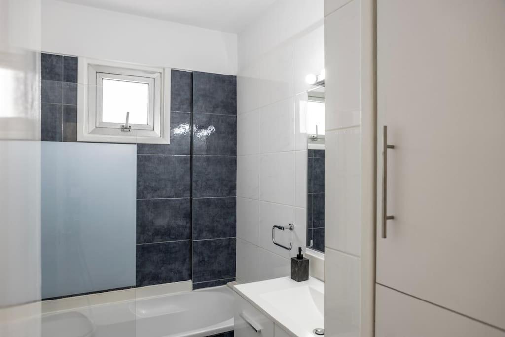 Apartament Luxurious Bright & Stylish 2Br With Office In Nikozja Zewnętrze zdjęcie